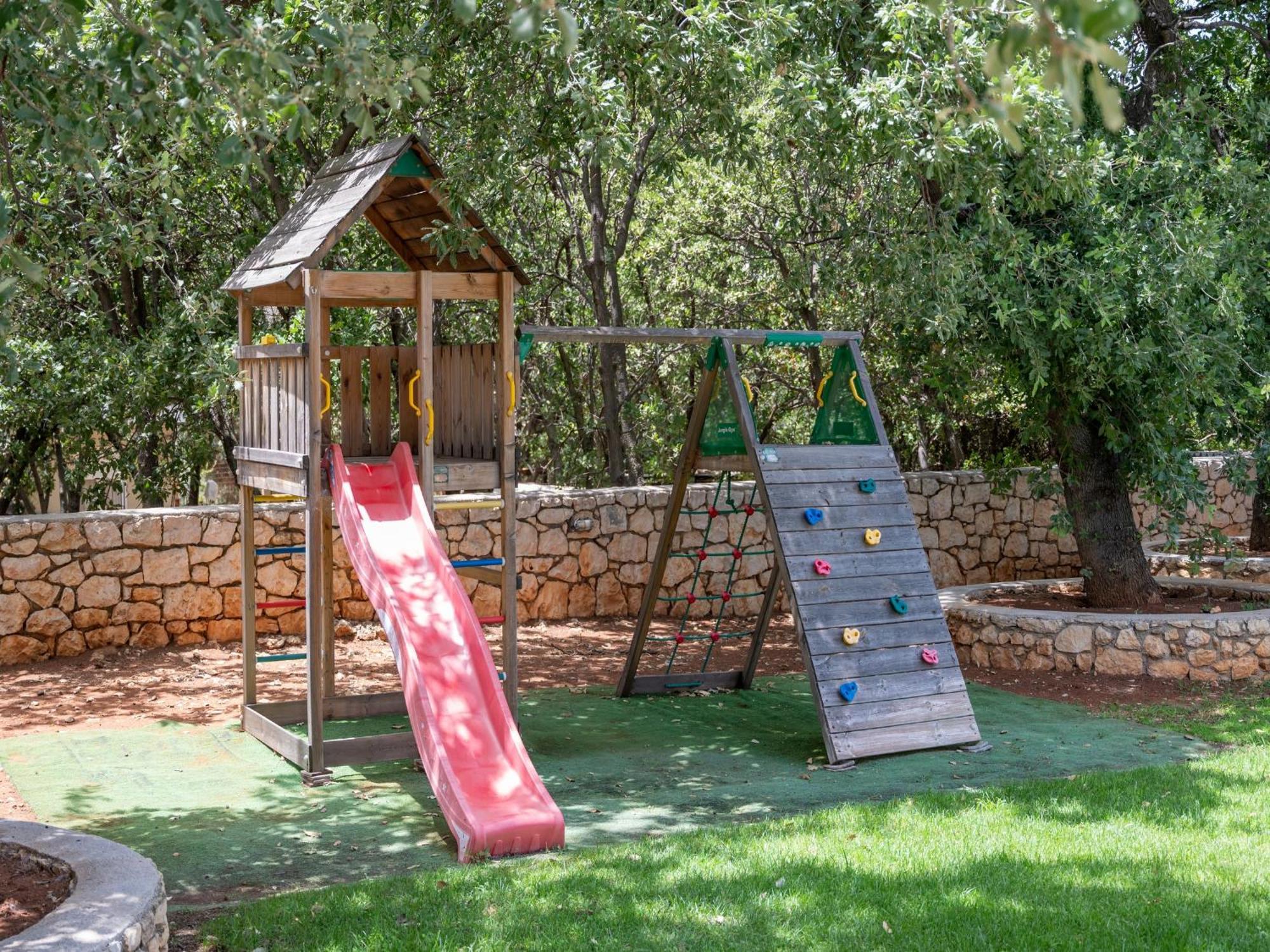 Villa Ellie - Heated Pool, Playground, Garden & Bbq! Βεδέροι Εξωτερικό φωτογραφία