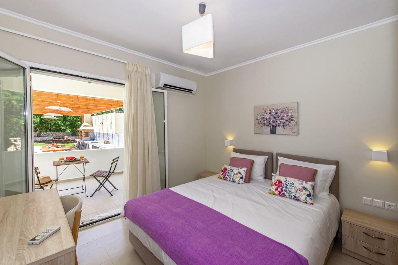 Villa Ellie - Heated Pool, Playground, Garden & Bbq! Βεδέροι Εξωτερικό φωτογραφία